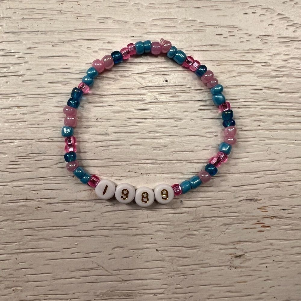 Taylor Swift Friendship Bracelet